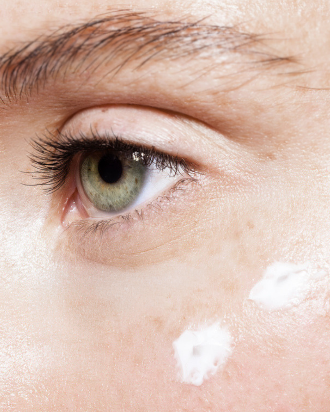 Zorah HYDRA LIFT in a soft, natural skincare setting